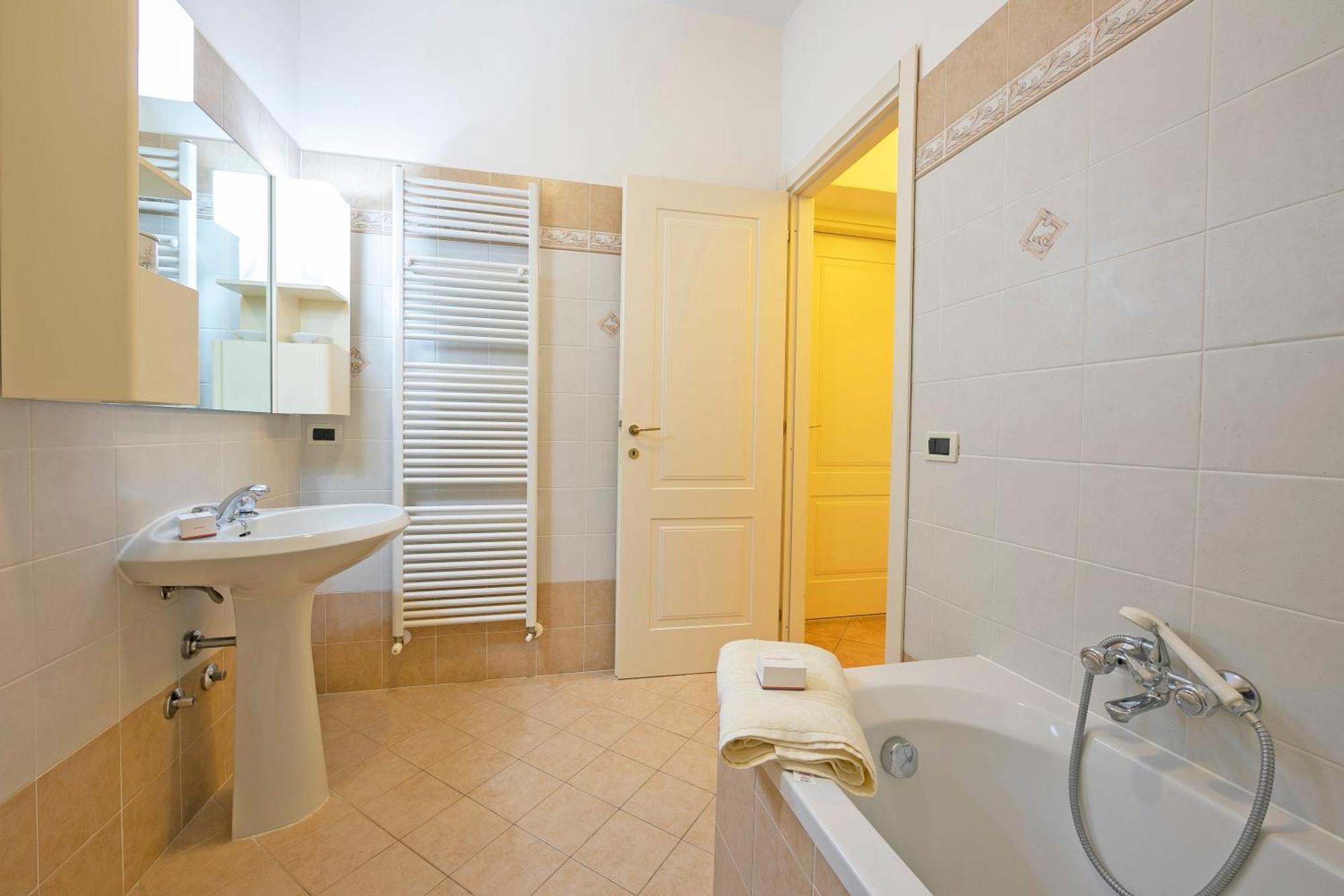 Angela -Terrace & Beautiful View Lake - Happy Rentals Toscolano Maderno Exterior photo